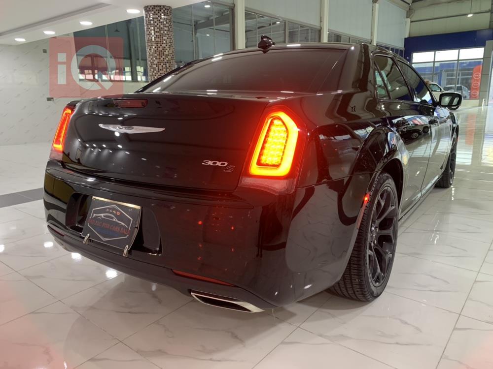 کرایسلەر 300